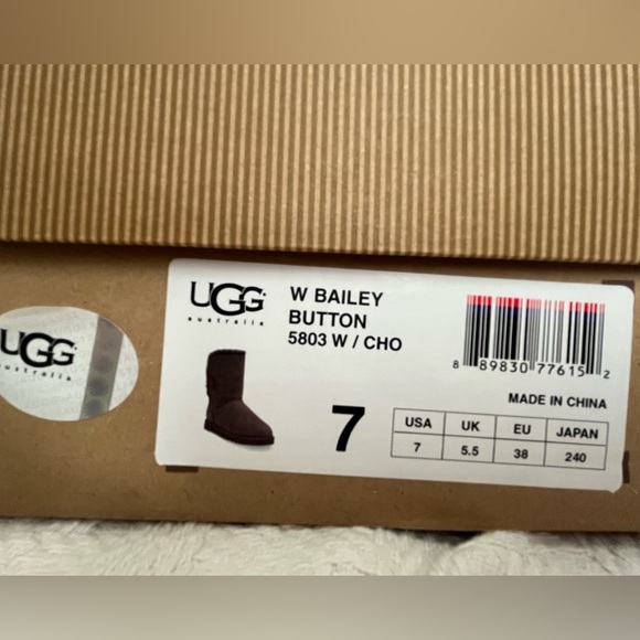 Authentic UGG Bailey Button Chocolate Brown Size 7. In great condition - Picture 9 of 12